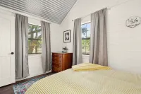 Pet Friendly Cabin w/hot tub. gym, cold plunge, & sauna - Chalets