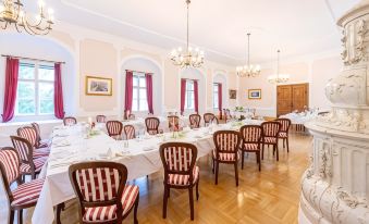 Schlosshotel Rosenau Superior - Housity