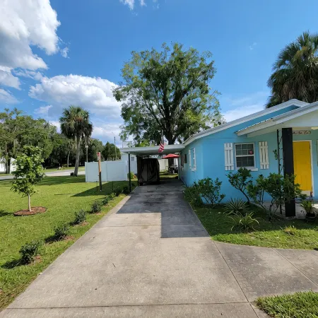 In walking distance from Three Sister's Springs,<br>Hunters Springs, & Kings Bay