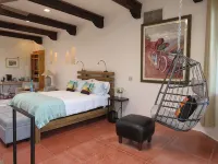 Damselfly Studio. Contemporary, comfortable retreat with gorgeous views near SNP - Condos