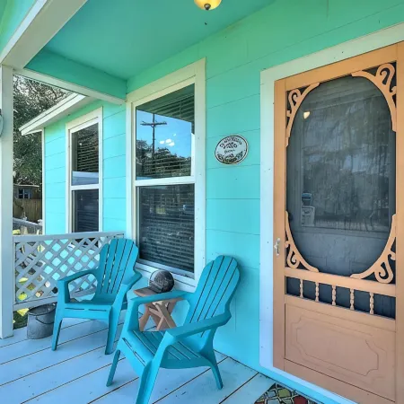 Super Cute Coastal Bend Cottage! Book Your July & August 2026 Summer Vacay Soon!