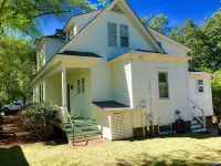 The Craddock - Tufts Home & Antique Carriage House - 6BR 5.5 Baths - Sleeps 12+ - Wi-Fi