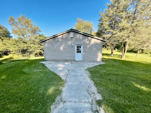 Cabin with beautiful acreage bordering Manistee National Forest - Chalets