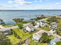 Semi-Soundfront on Bay Drive - Whole Home, Large Yard and Decks! - Boutique