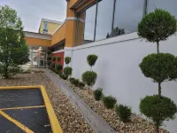 Quality Inn Terre Haute University Area - parking