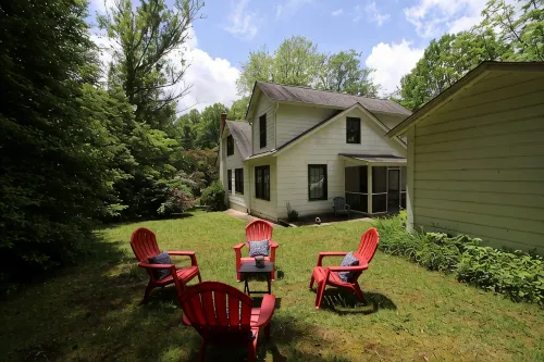 Downtown Brevard Cottage~ Short Stroll to Main Street~ Hiking & Biking Close By - 4-Star