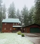 Packwood Adventure Lodge:private HOT TUB, game room, river access, 15 min to SKI - Chalets