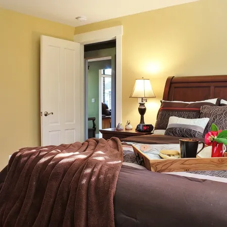 Luxury Near Gateway to Mt Rainier and National Forests. Veteran Owned.