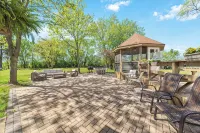 Spacious and family friendly getaway. 8 mins from Chicago Premium Outlet Mall. - Homestays