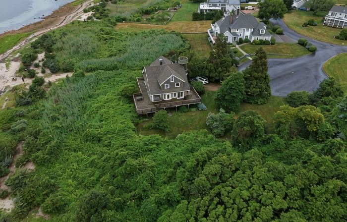 Beachfront Oasis - Family Friendly - Panoramic Waterfront Views