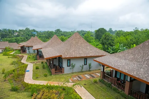 ภูชมหมอก รีสอร์ท สังขละบุรี Poochommhok Resort - ที่มีที่จอดรถ