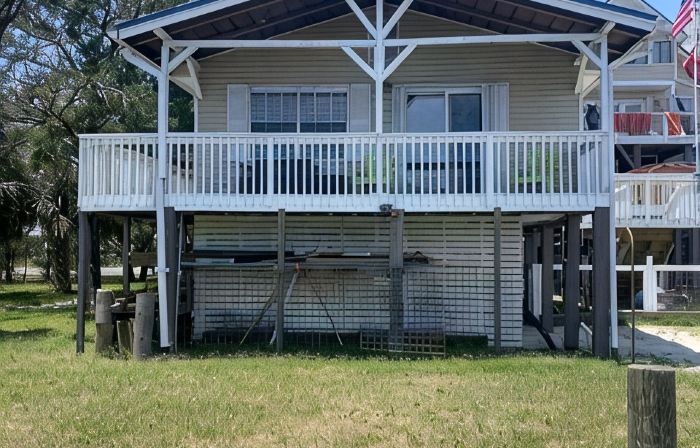Waterfront -Beautiful sunsets, great fishing, scalloping & bird watching