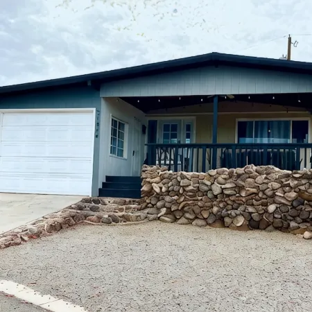 Welcome to the River House! Bright peaceful desert/river home.