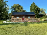 Lillie's Pad -Cozy 2-bedroom cabin- 20 miles from Natural Bridge in Beattyville. - Wifi