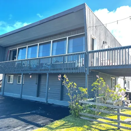 Charming Private Home - Walk to DT and the Beach!