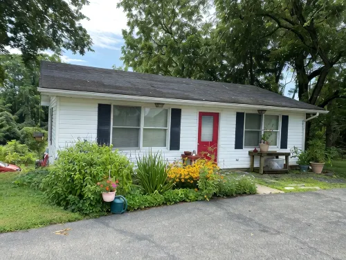 Relaxing, peaceful house in Calvert County, Md close to beach towns and DC. - Uima-altaat
