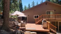 Lake Almanor West Home in a Peaceful Setting Just Minutes from the Lake - 샬레 호텔