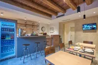 Albola Suite Holiday Apartments - Homestays
