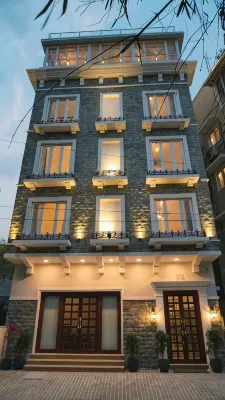 Hotel Naren Villa - Rooftop Pools
