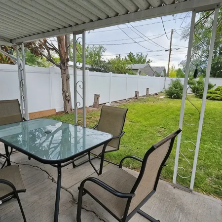 Old Town Modern 2bed/1bath home with patio & yard
