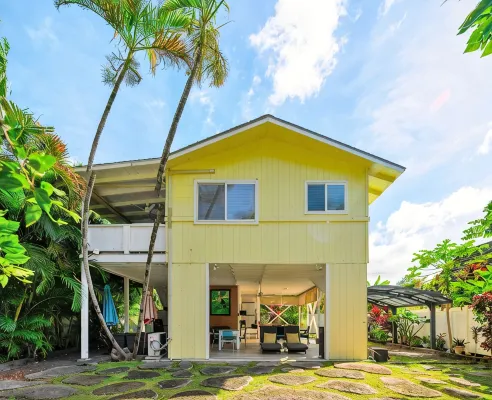 Gated cottage, 3 blocks to beach, A/C  Close to Tunnels. Lots of outdoor space - บ้านพักหลังเล็ก