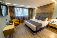 Alia Inn Boutique WTC - Rooftop Pools