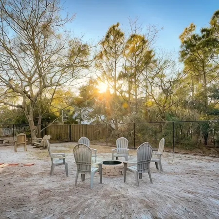 Island In This Dream: Family & Dog Friendly Home on Oak Island!
