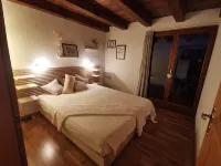 Cozy Vacation Home with a Lake View, in a Quiet Location - Apartments