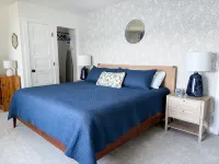 Family & Dog-Friendly Lakeside Retreat 15-Min to Mount Sunapee - 3-Star