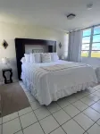 Spacious 3 Bedroom Apartment with Sea View Short Drive to Ceiba Ferry Station. - Wifi