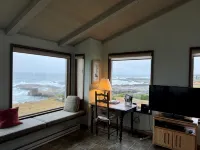 NEW LISTING! Fantasea! Enjoy dramatic crashing waves, fireplace, dog friendly! - Wifi