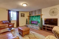 Cozy King Suite + Downtown Rapid City + Fireplace + Private Entrance - Apartments