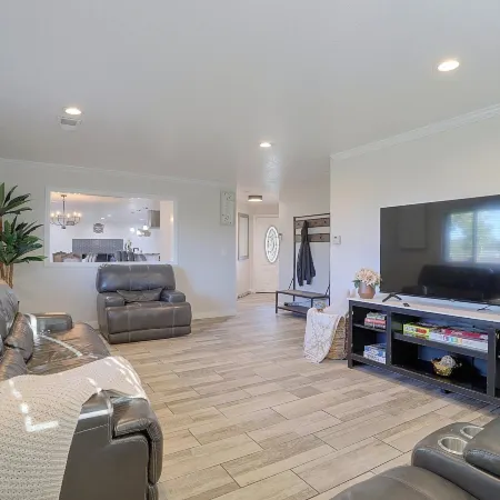 Half-acre Yard, Modern Interior! Aurora Home