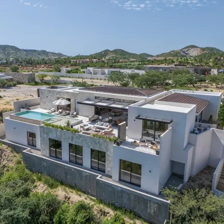 Luxury 5BR Villa with Pool & Hot Tub, Querencia
