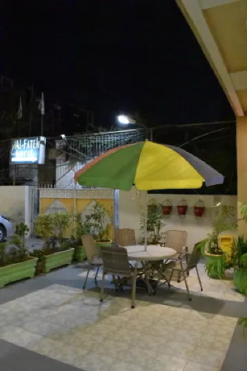 Al-Fateh Hotel Отели рядом с достопримечательностью «Университет Эдьюкейшен»