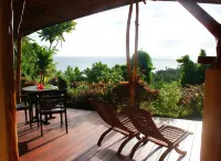 Vanira Lodge Hotels in Toahotu