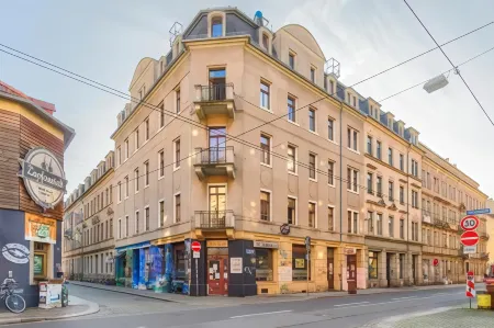 Hostel Lollis Homestay Dresden Отели рядом с достопримечательностью «Золотой всадник»
