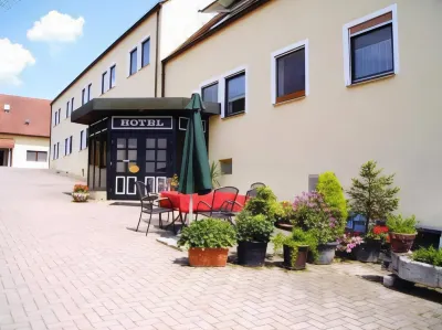 Hotel & Reitsportzentrum Kreuth Hotels near Neues Schloss