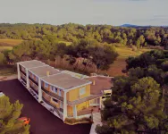 Hotel les Rocailles Các khách sạn gần Domaine Monplezy