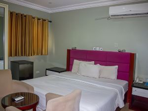 Folade Hotels