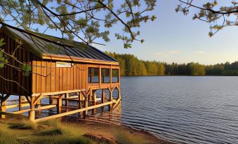 Cabanes Lacustra à l'Etang de la Ramade