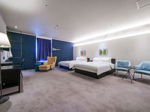 The Point Hotel - Myeongji