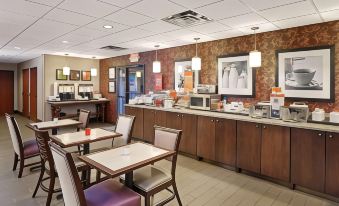 Hampton Inn Peoria-East at the Riverboat Casino