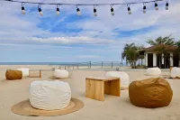 Cocoons Club Laiya Hotel a Lobo