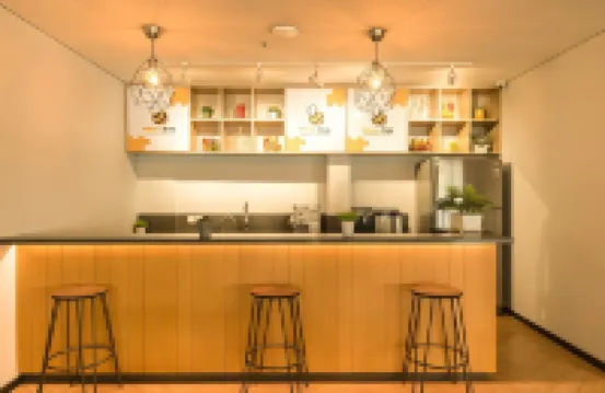 Yellow Bee Tanah Abang