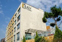 The Ray Hotel and Studios Отели в г. Эль-Джудейда
