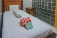 Homestay Gayatri Sawojajar Near Univ Negeri Malang Kampus 2 Mitra RedDoorz Hotels in Jabung