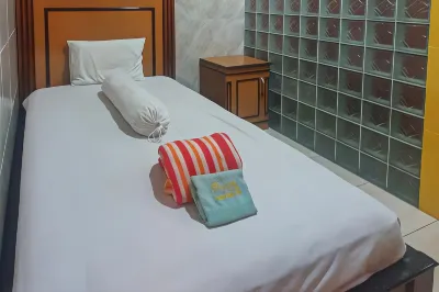 Homestay Gayatri Sawojajar Near Univ Negeri Malang Kampus 2 Mitra RedDoorz Hotels in Pakis