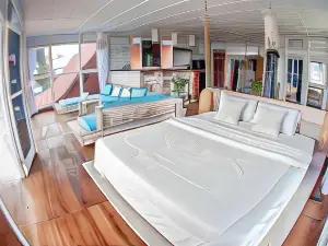 Nias Surf Villa. Beach Front. Wave View!