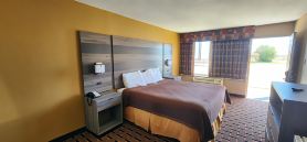 Super 7 Inn